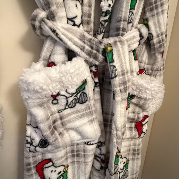 Snoopy Holiday Robe - Picture 2 of 4
